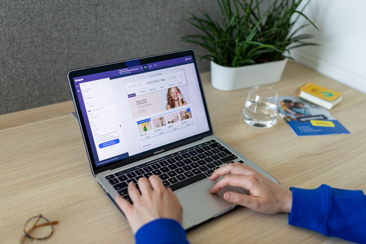 Managing an e-commerce platform