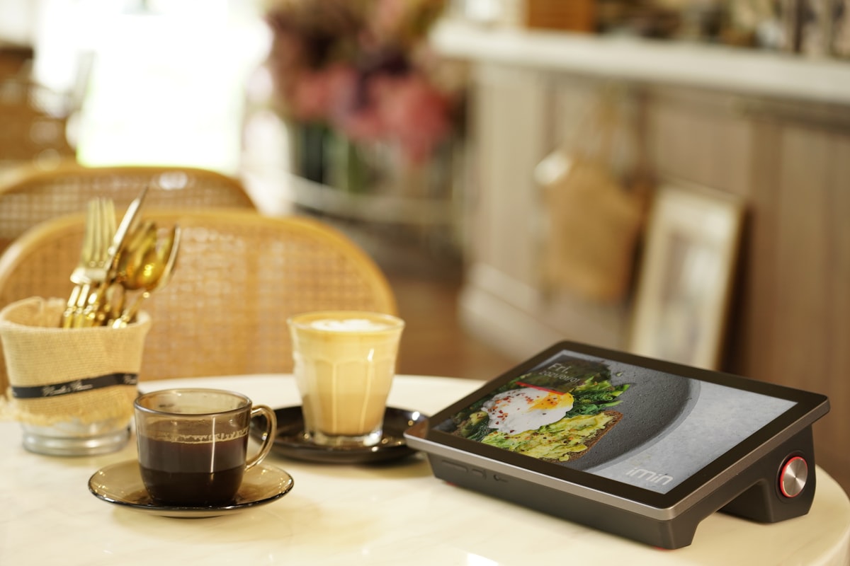 A tablet EPOS on a café table